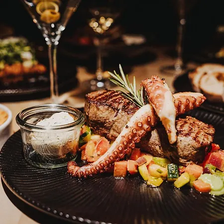 Skippers מלון דירות 4*