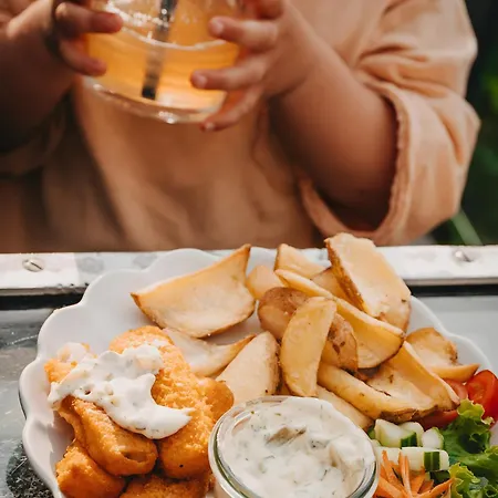 מלון דירות Skippers 4*