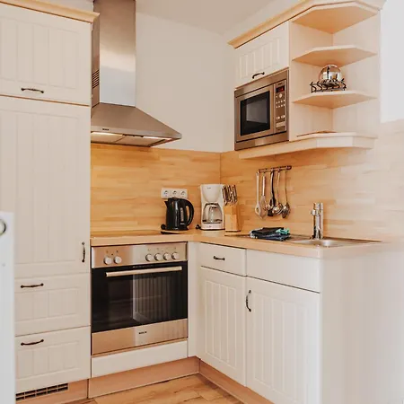 Skippers מלון דירות 4*